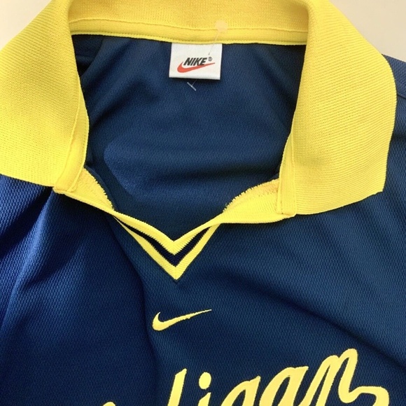 Nike Michigan Authentic Women’s Team Shirt Game Day Issued Large  Condition is U - Picture 3 of 4